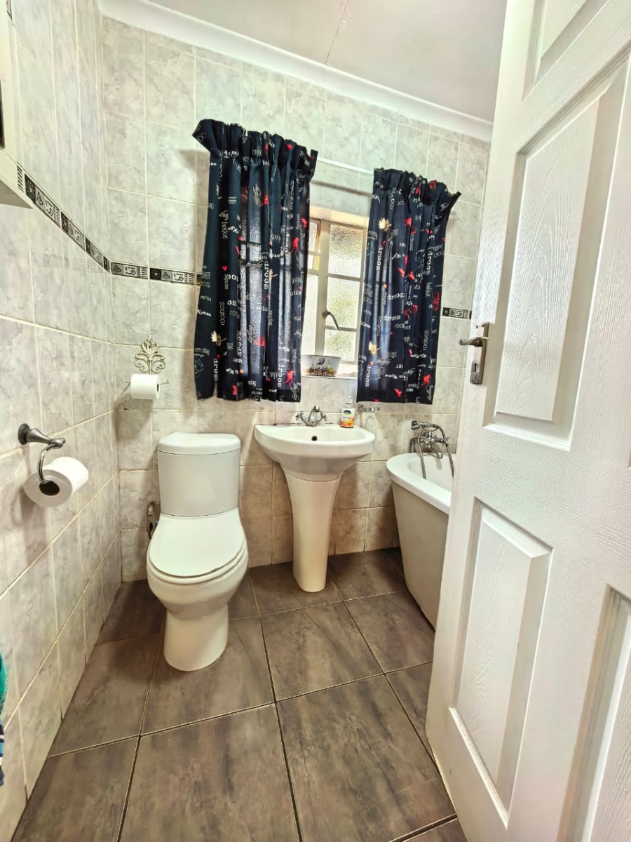 5 Bedroom Property for Sale in Vaalpark Free State